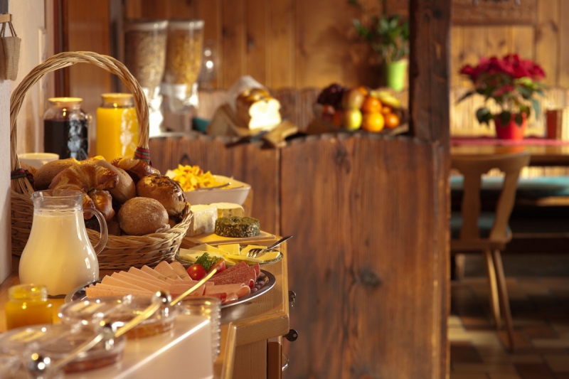 boulangerie-ILONSE-min_breakfast_buffet_food_restaurant_meal_hotel_plate_fresh-718745